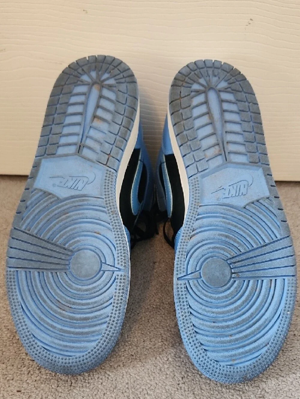Nike Air Jordan Basketball Shoes in Light Blue and Black - Picture 7 of 7